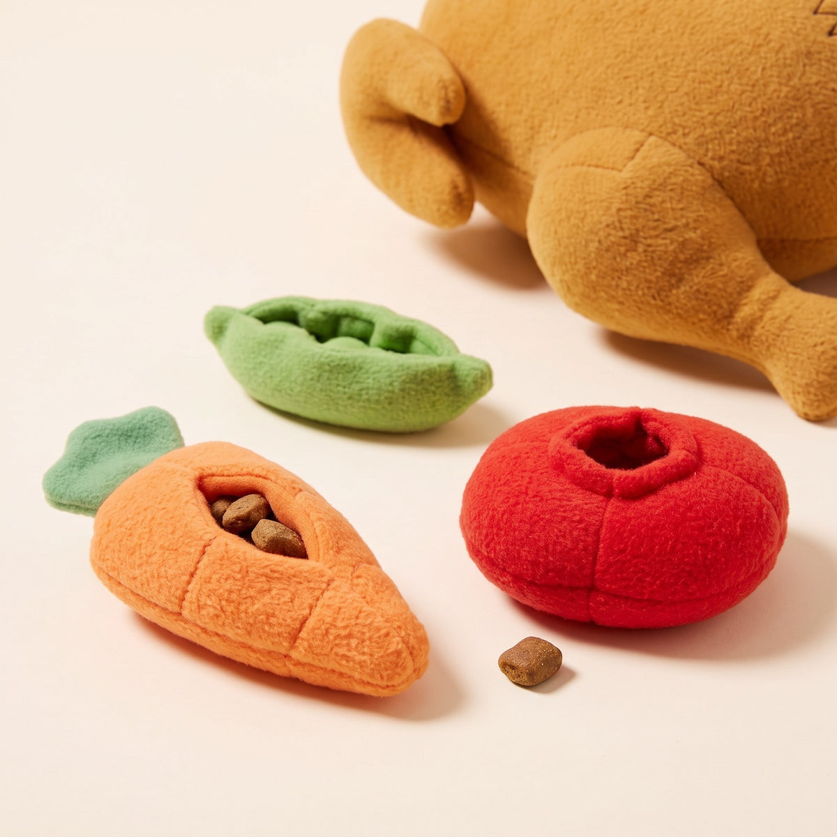 Wagvive Roast Turkey Sniff Toy detail